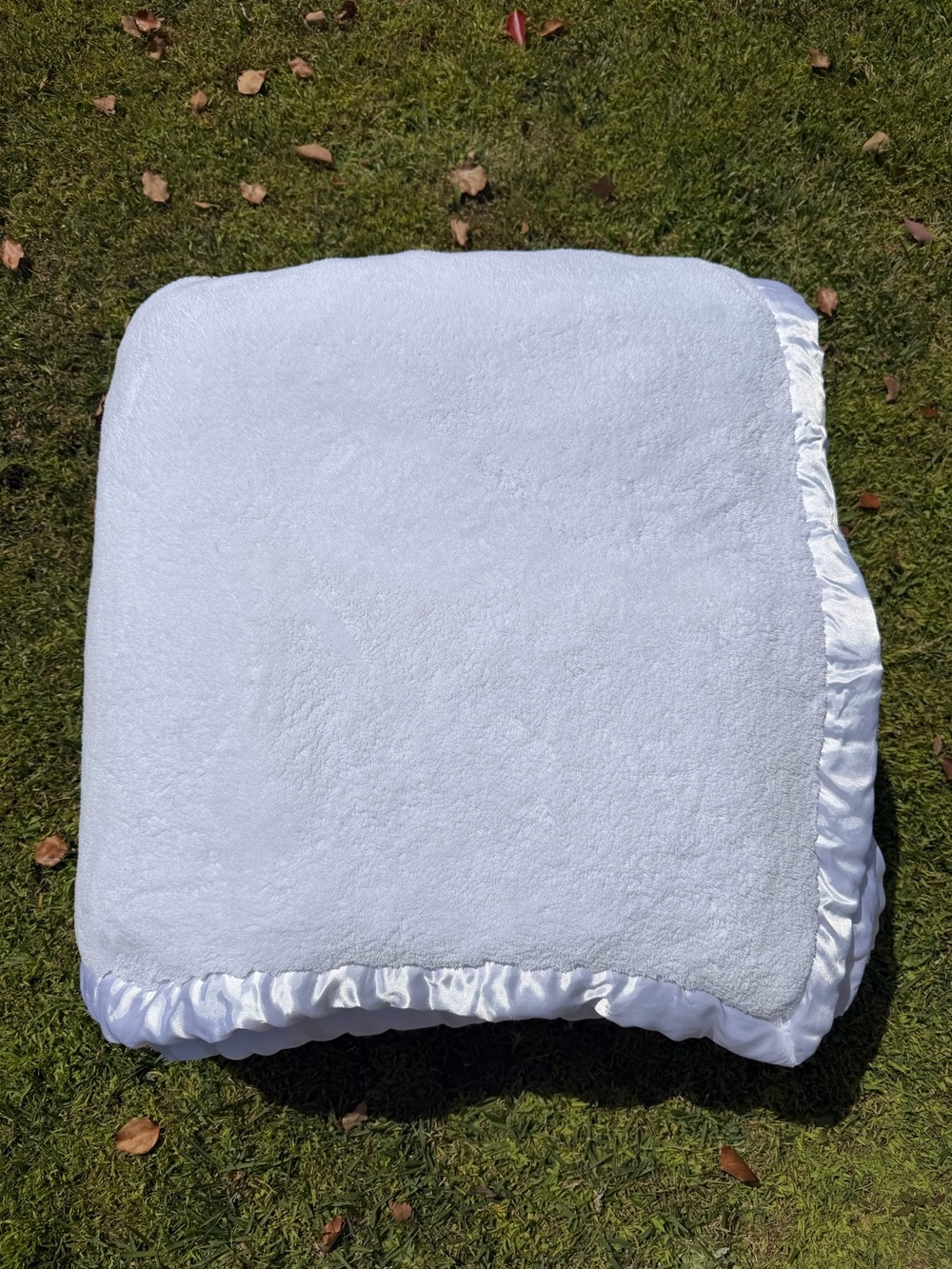 Simply Shabby Chic Satin Trim White Plush Blanket Rachel Ashwell Heavy F/Q GUC